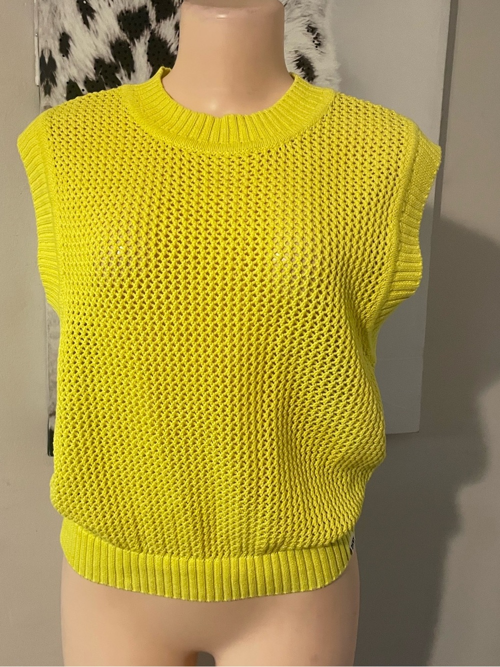 DKNY Bright Neon Yellow Sleeveless Knit crochet Crewneck Sweater Tank Top shirt